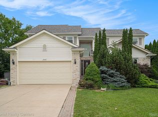 3065 Fenview Dr, Ann Arbor, MI 48108