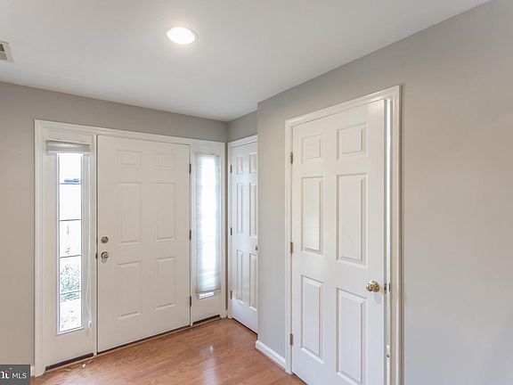 4th image of 8025 Horseshoe Cottage Cir