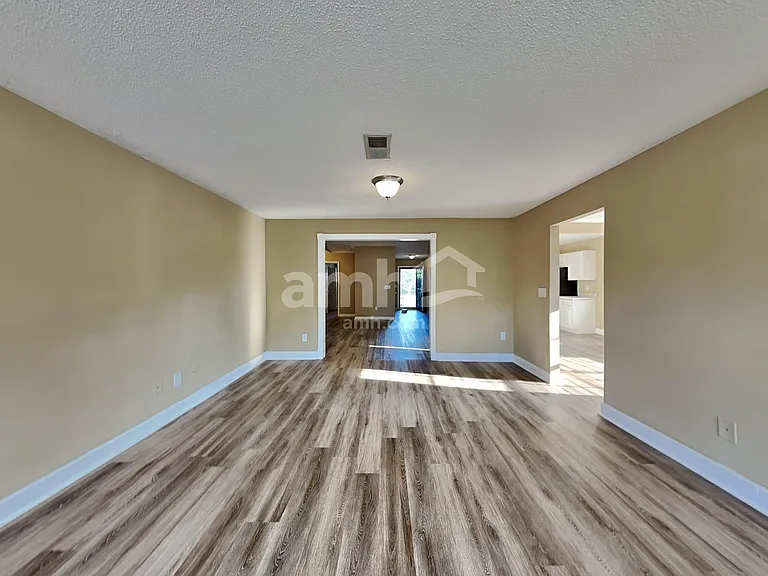 208 Winding Willow Trl — Photo 6