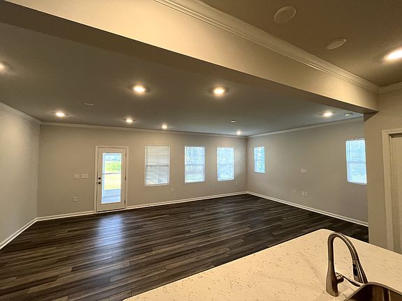4th image of 147 Aster Bloom Ln