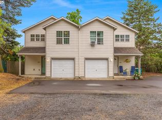 1094 S Pennington Dr, Newberg, OR 97132