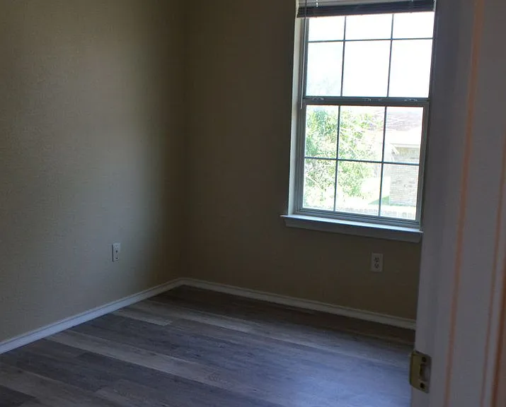 4504 Mattie — Photo 7