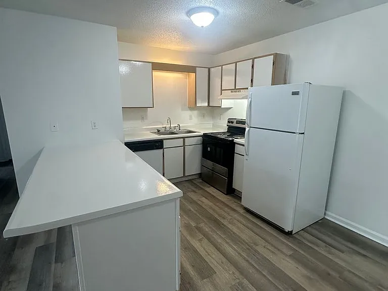 Arlington Apartments — Photo 169