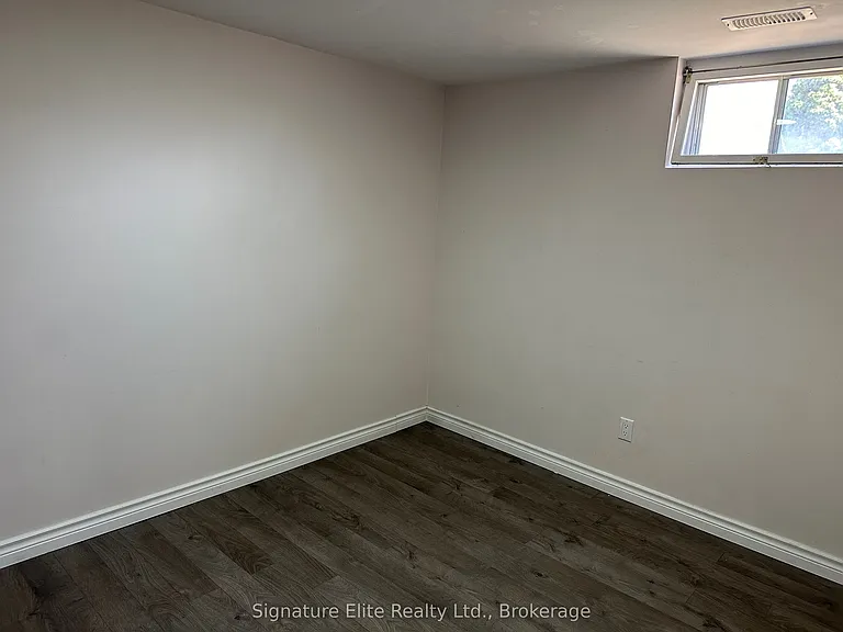 43 Seneca Ave #LOWER — Photo 10