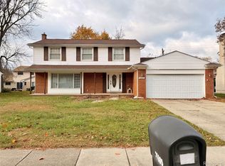 27805 Arlington Dr, Southfield, MI 48076