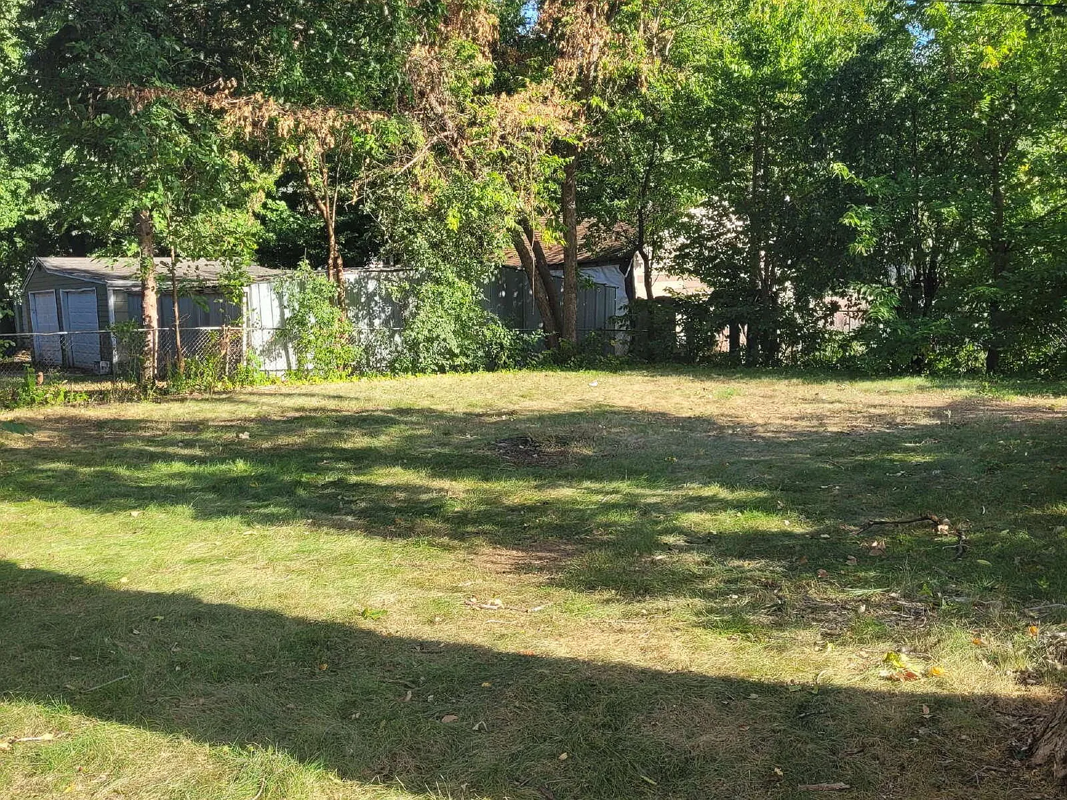 3 bed, 1.0 bath, 1176 sqft, $2,125 — Photo 2