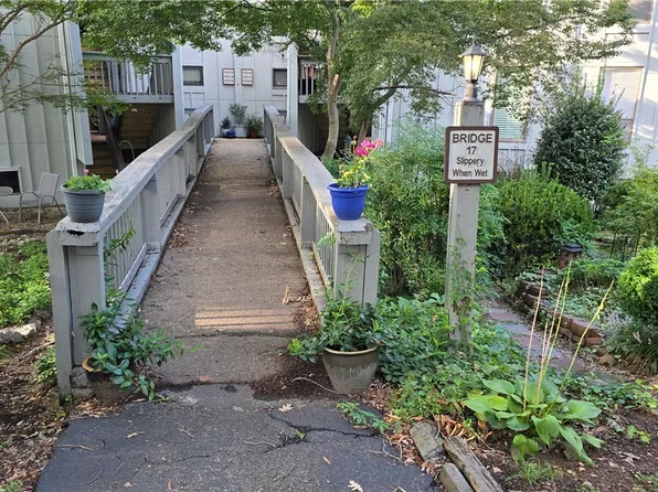 10312 Iron Mill Rd, North Chesterfield, VA 23235