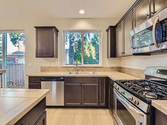 3rd image of 4557 SE Satinwood St