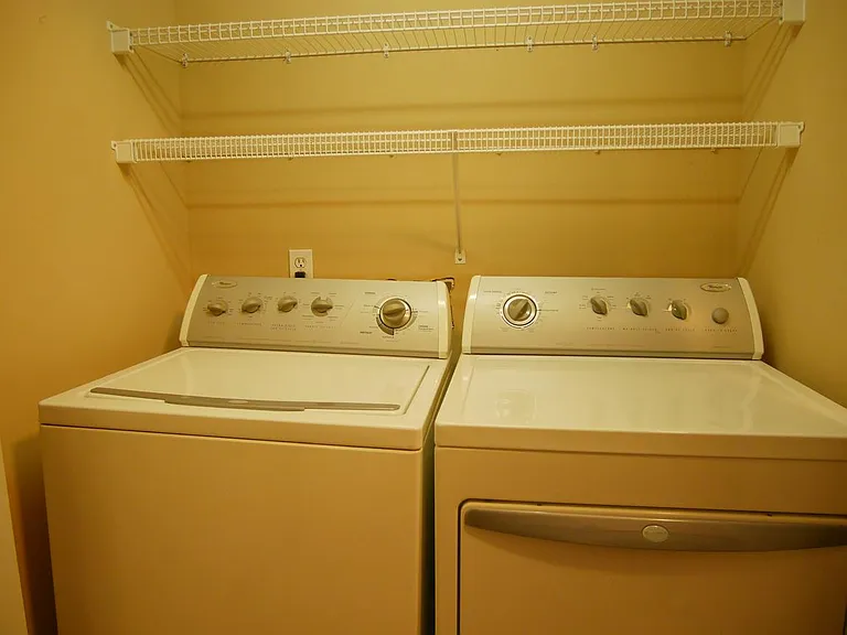 2617 E Oaklawn Ct — Photo 6