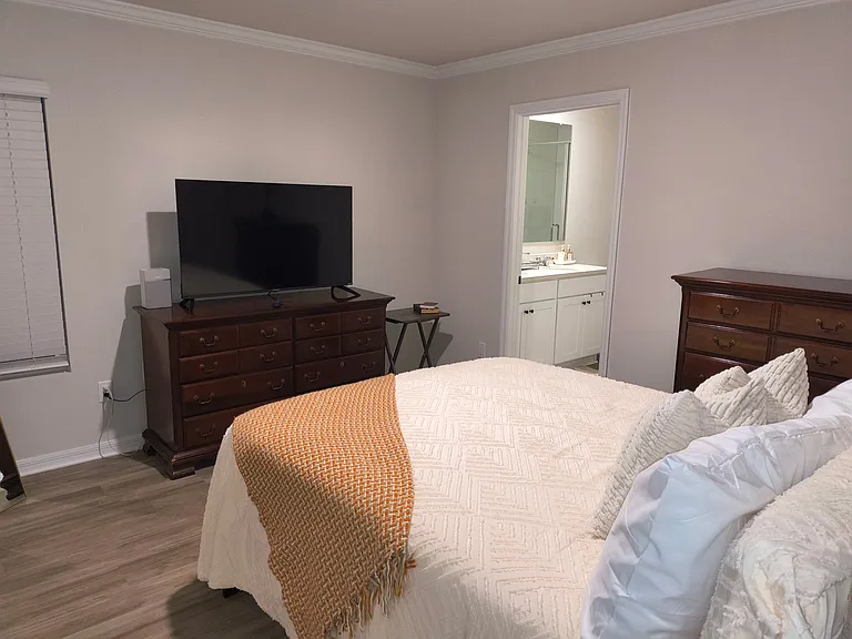 8 Unique Ct — Photo 24