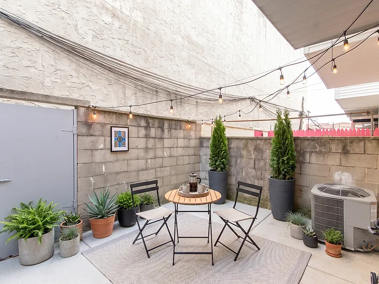 1319 McKean St — Photo 1