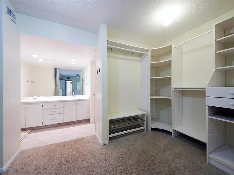 1700 Embassy Dr #504 — Photo 9