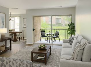 3322 Woodburn Village Dr APT 24, Annandale, VA 22003