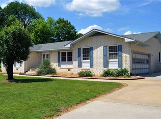 804 Woodleigh Ave, Burlington, NC 27217