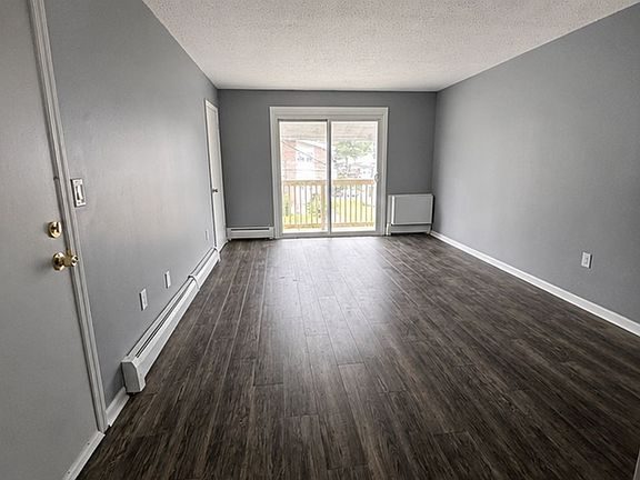3rd image of 34 Royal Oak Dr APT 9