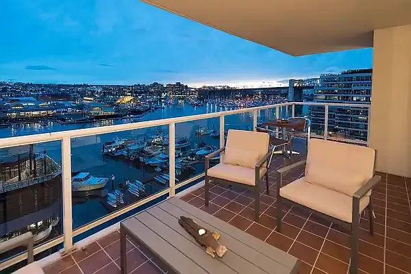 2 bed, 2.0 bath, 1293 sqft, $2,400 — Photo 2