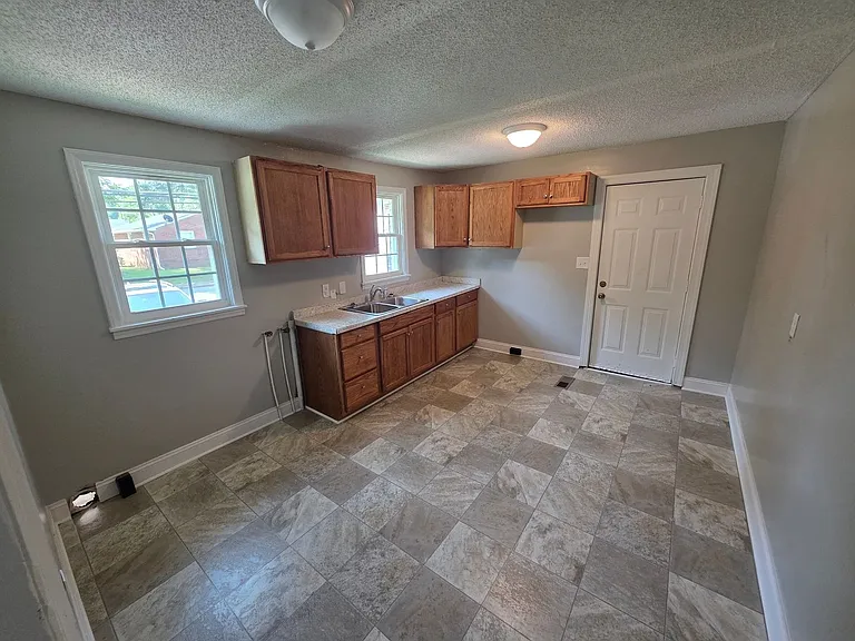 2305 Booker St — Photo 6