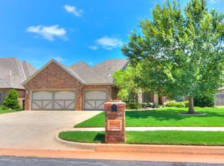 19612 Crest Ridge Dr, Edmond, OK 73012