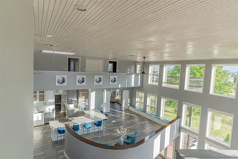 5 bed, 4.5 bath, 6958 sqft, $12,000 — Photo 2