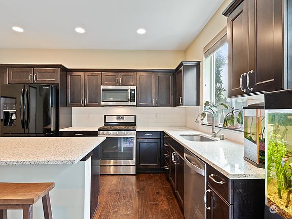 4th image of 8013 49th Street NE
