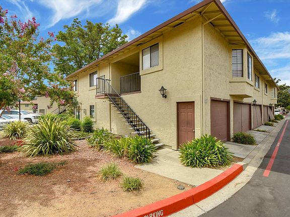 3rd image of 162 Kenbrook Cir
