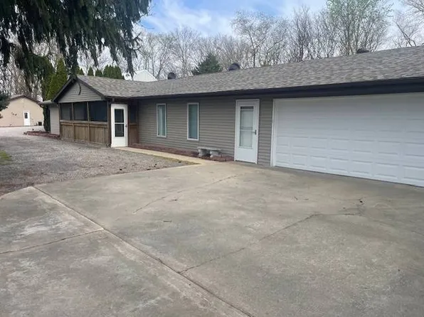 2068 New Lake Rd, Jacksonville, IL 62650