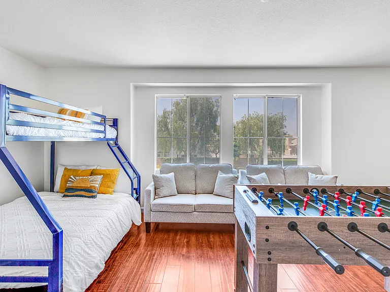 7642 Northrop Dr — Photo 45