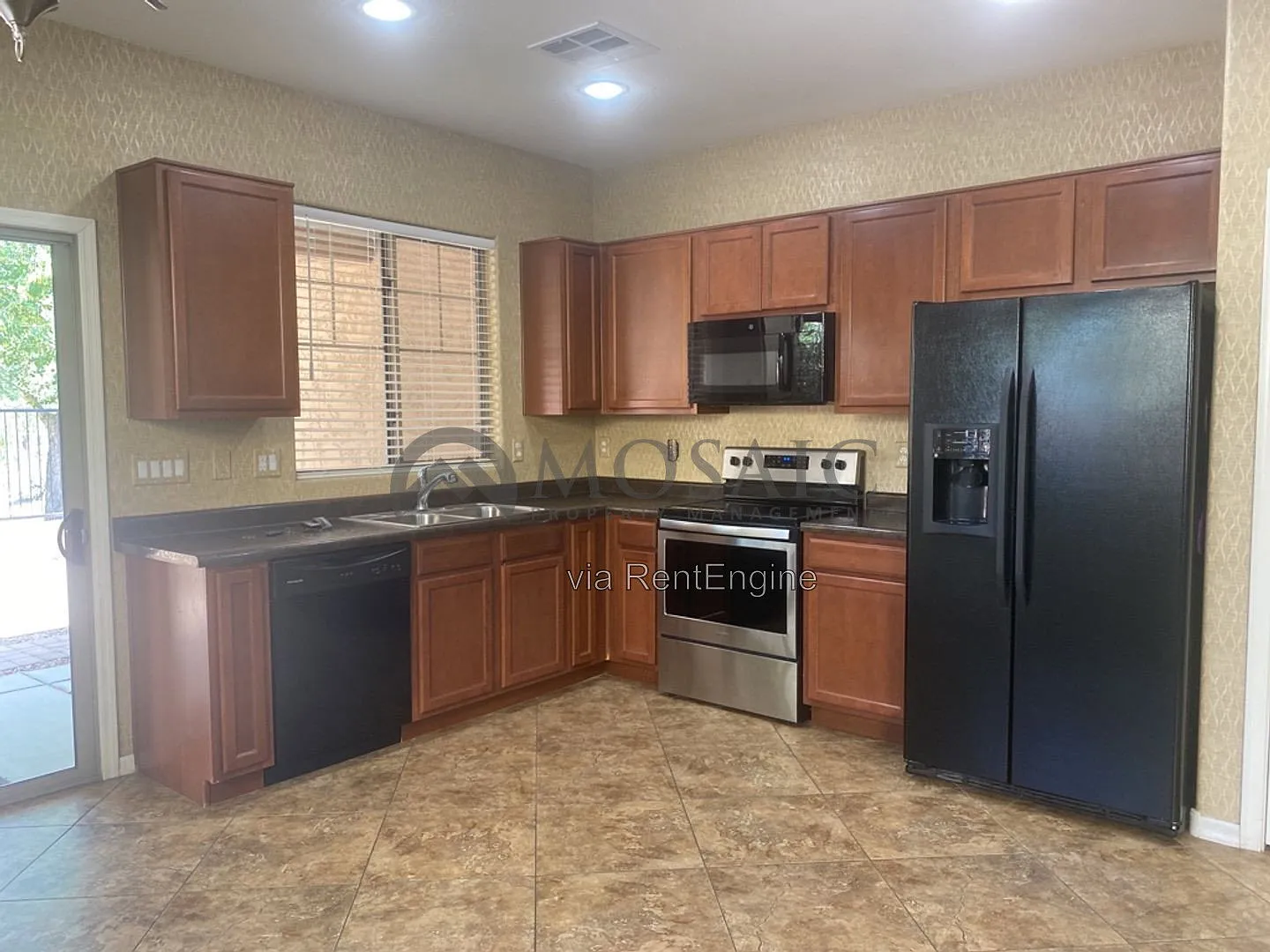 3 bed, 2.0 bath, 1701 sqft, $2,350 — Photo 4