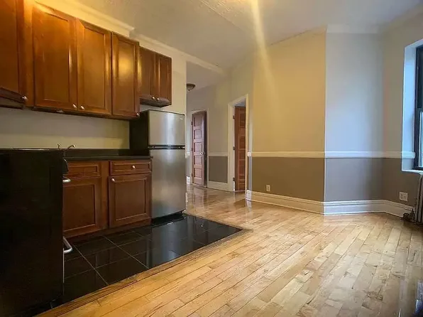 39 Christopher Street image 1 of 5