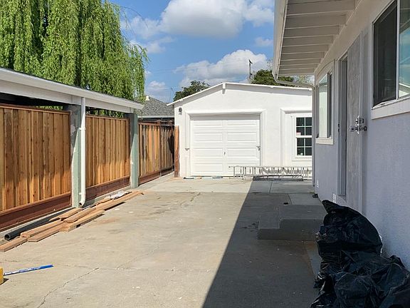 2nd image of 862-864 N 14th St