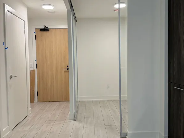 15 Mercer St #514, Toronto, ON M5V 0T8