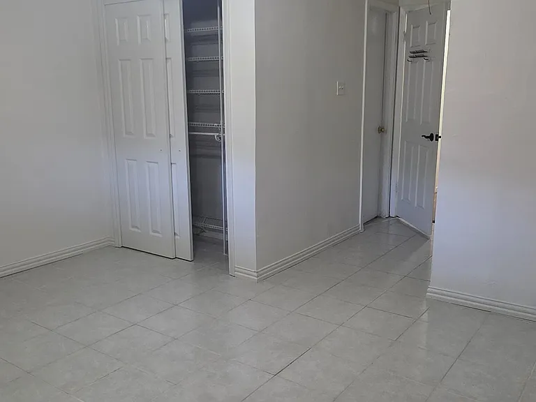 822 Colchester Dr — Photo 11
