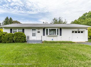 19 Holiday Rd, Manalapan, NJ 07726