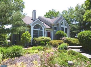 33 Elm St, Hopewell, NJ 08525