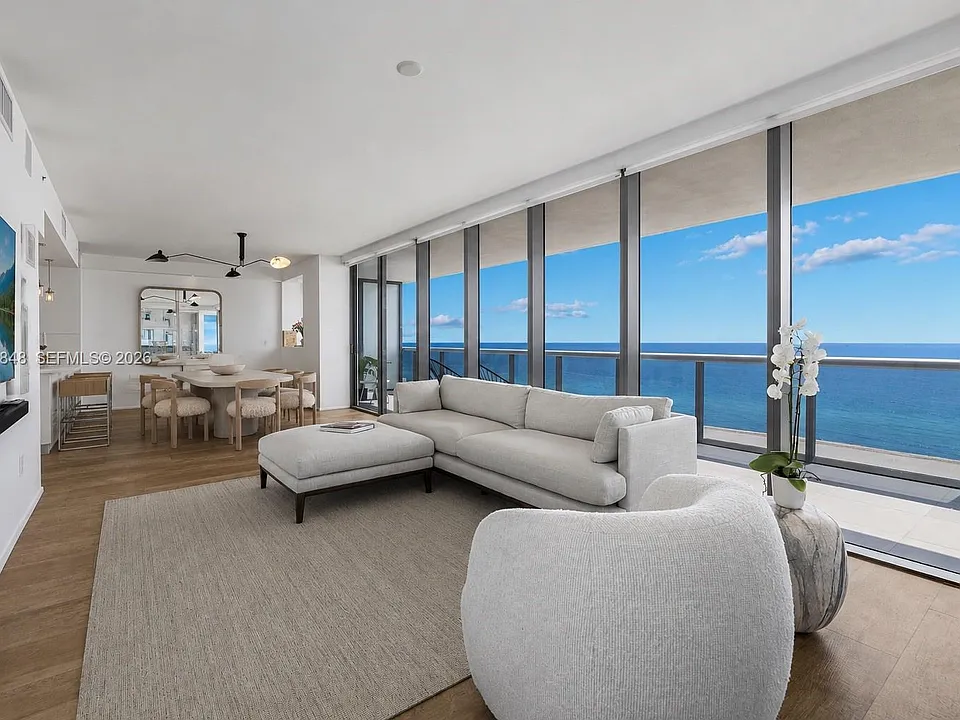 5875 Collins Ave #1102
