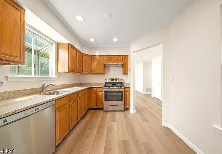 123 Harrow Dr — Photo 10