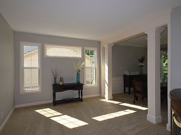 5th image of 641 Featherstone Dr