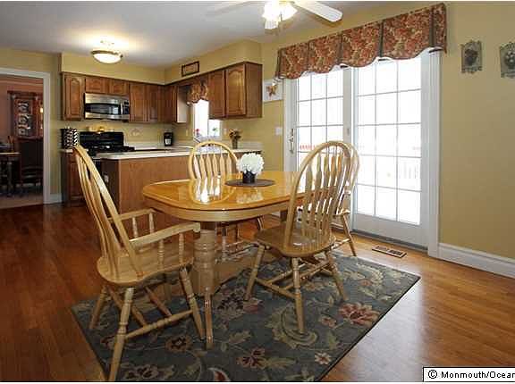 3rd image of 25 Neville Drive