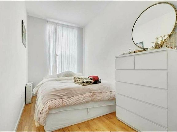 3rd image of 254 W 73rd St #5S