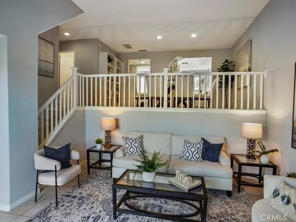 25708 Holiday Cir APT B, Stevenson Ranch, CA 91381