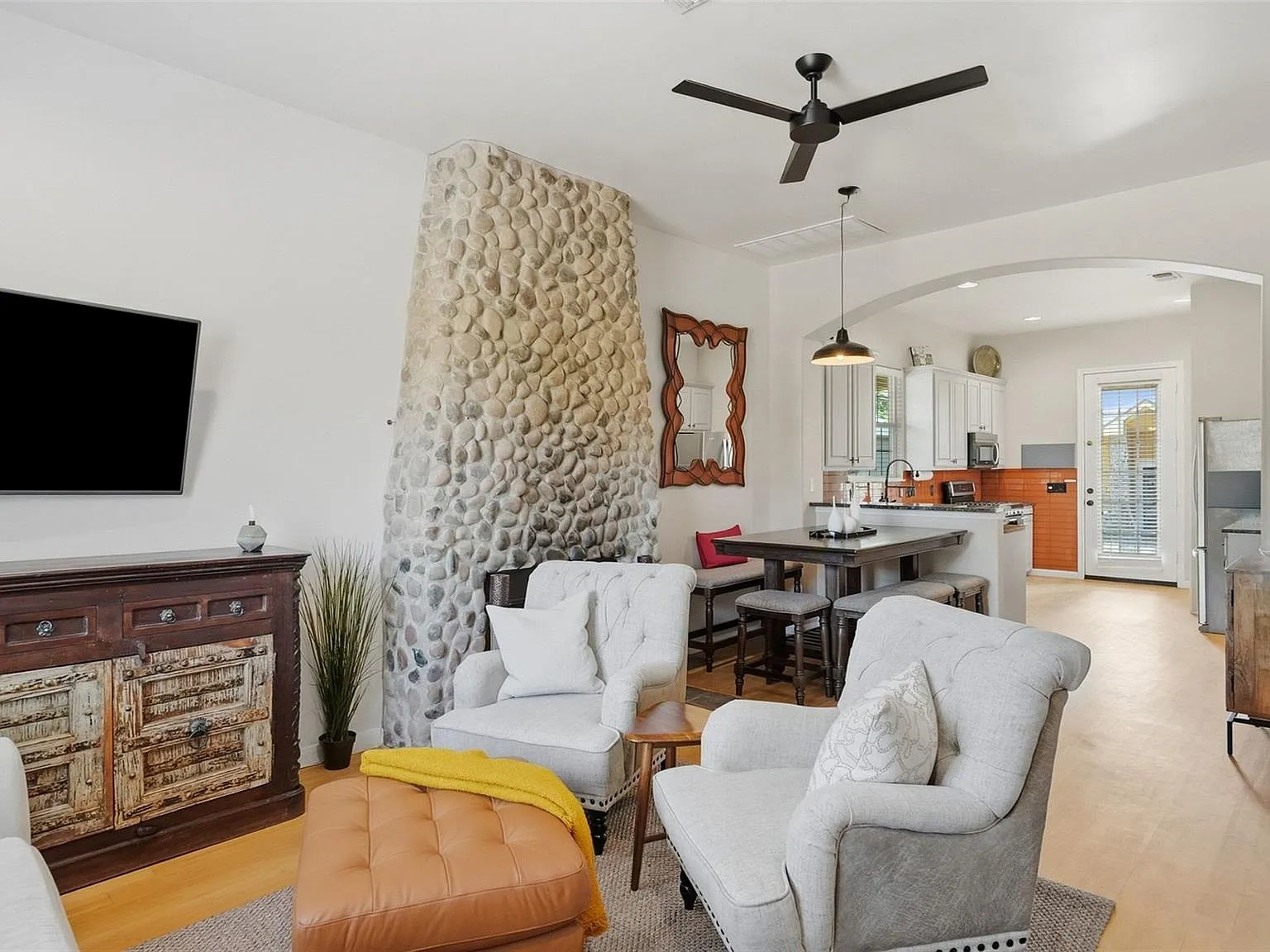 3 bed, 3.5 bath, 1776 sqft, $5,000 — Photo 4