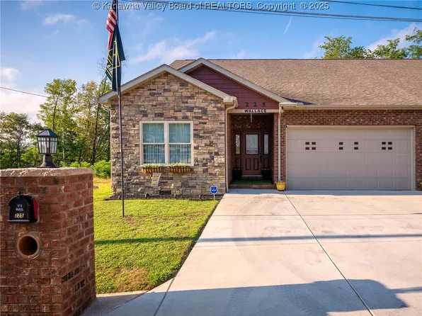 225 Woodland Dr, Milton, WV 25541