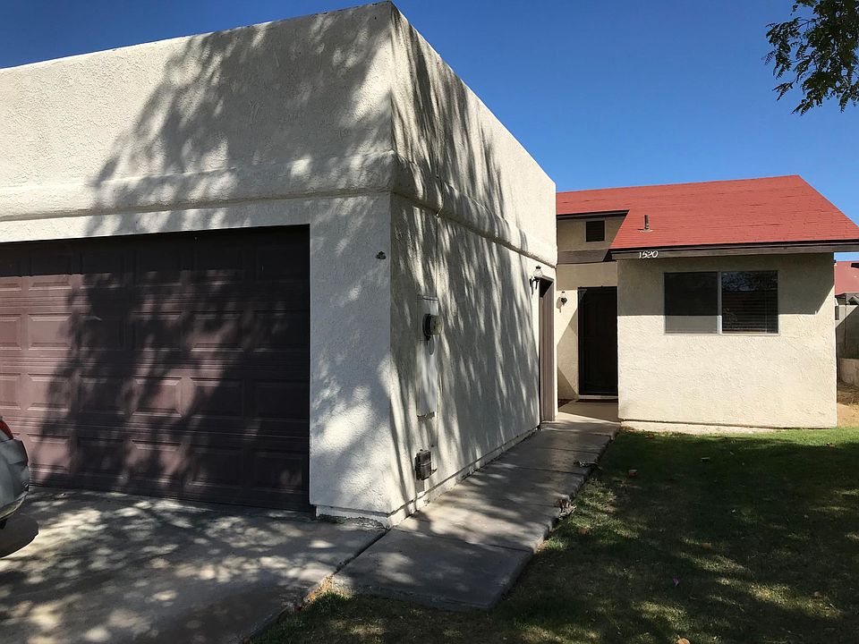 Front of Home with garage