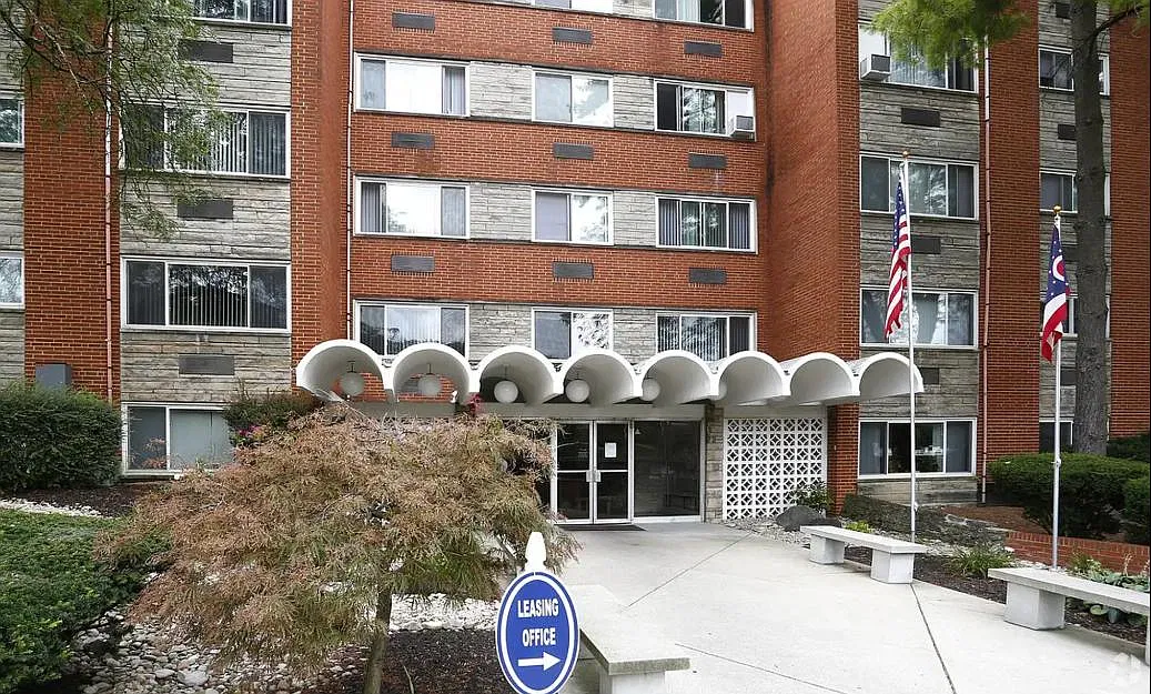 621 McAlpin Ave — Photo 1