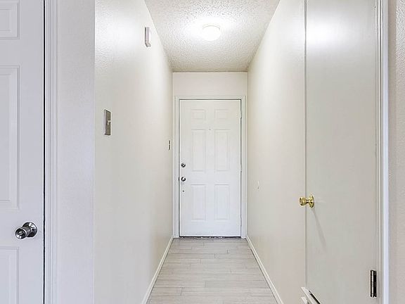 4th image of 129 Crestwood Dr