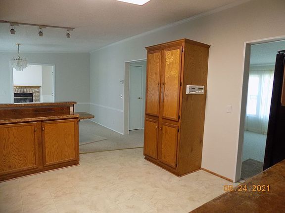 3rd image of 52 Parkside Cir