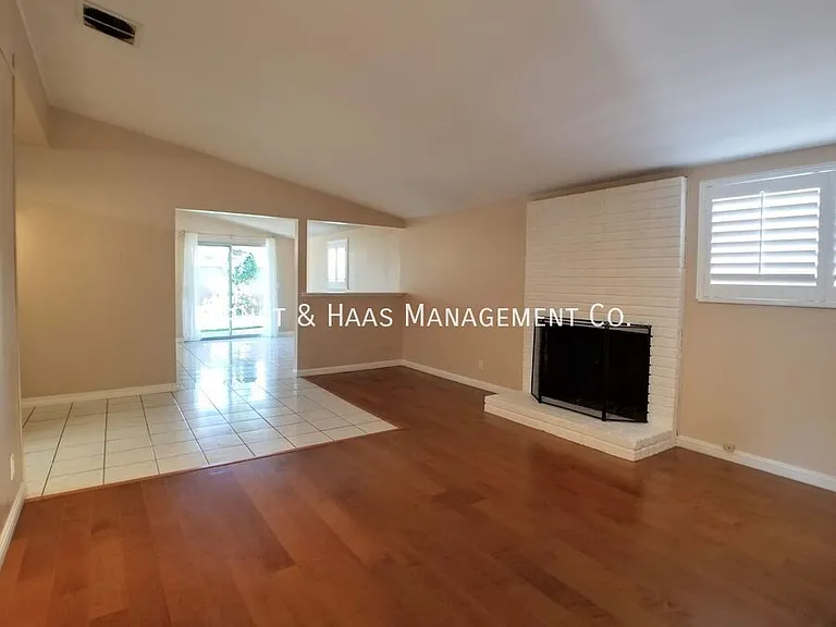 3310 E Curry St — Photo 5