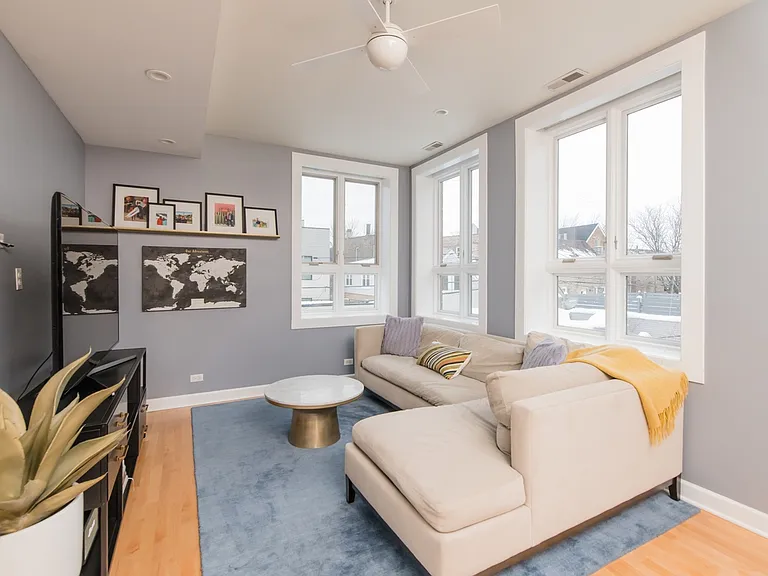 2200 N Leavitt St #3 — Photo 12