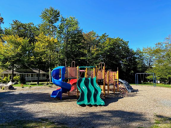 5th image of 1552 Black Birch Way