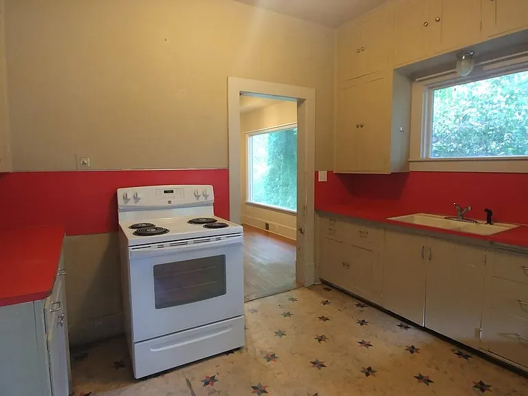 1030 NE Indiana St — Photo 5